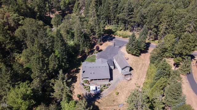 141 N Lappland Drive, Grants Pass, OR 97527