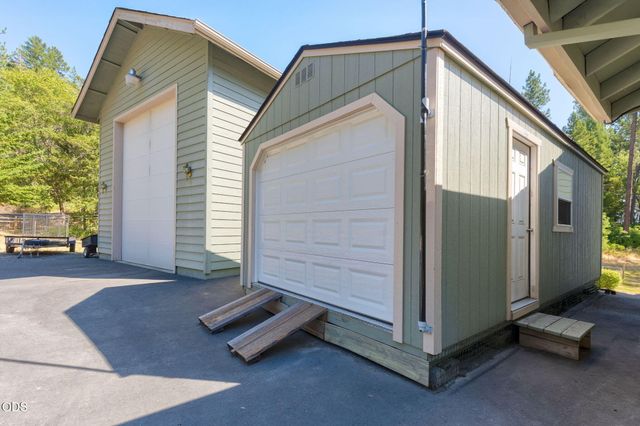 141 N Lappland Drive, Grants Pass, OR 97527