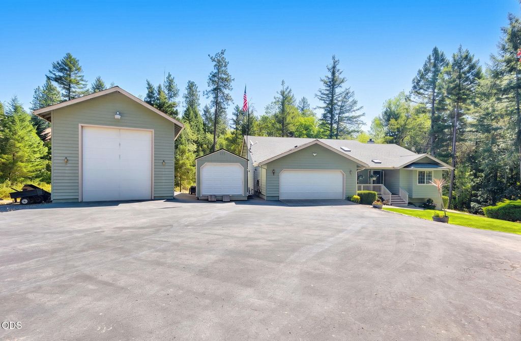 141 N Lappland Drive, Grants Pass, OR 97527