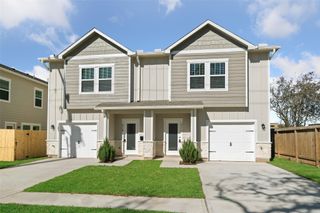 212 W Lewis Street, Conroe, TX 77301