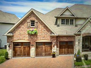 259 Meadowbrook Country Club Estate, Ballwin, MO 63011