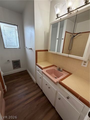 1516 Houssels Avenue, Las Vegas, NV 89104