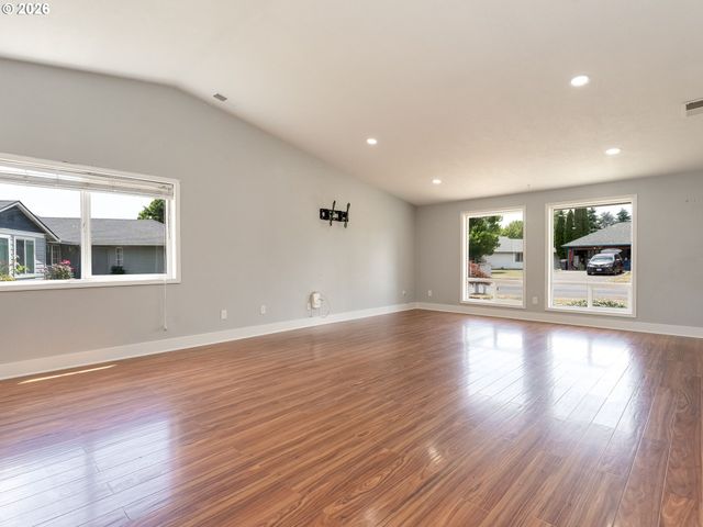 2031 Sw OLEANDER St, Mc Minnville, OR 97128