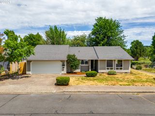 2031 Sw OLEANDER St, Mc Minnville, OR 97128