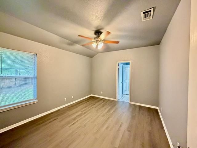 7 S Bobcat CT, Morgan's Point Resort, TX 76513