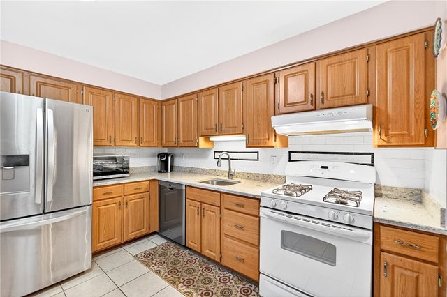 8576 W Barkhurst Dr, Mccandless, PA 15237