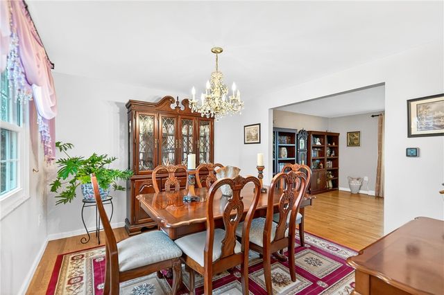 8576 W Barkhurst Dr, Mccandless, PA 15237