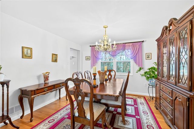 8576 W Barkhurst Dr, Mccandless, PA 15237