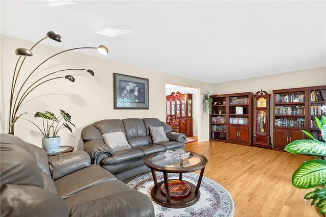 8576 W Barkhurst Dr, Mccandless, PA 15237