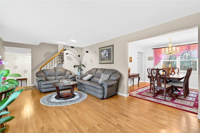 8576 W Barkhurst Dr, Mccandless, PA 15237