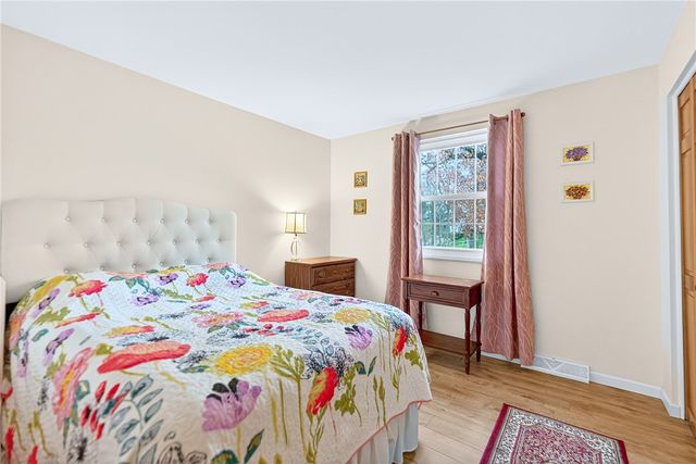 8576 W Barkhurst Dr, Mccandless, PA 15237