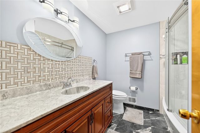 8576 W Barkhurst Dr, Mccandless, PA 15237