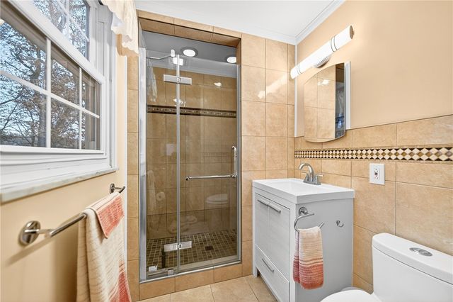 8576 W Barkhurst Dr, Mccandless, PA 15237