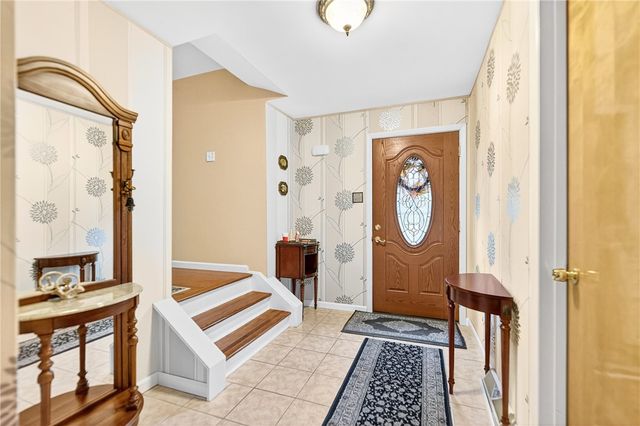 8576 W Barkhurst Dr, Mccandless, PA 15237