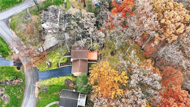 8576 W Barkhurst Dr, Mccandless, PA 15237