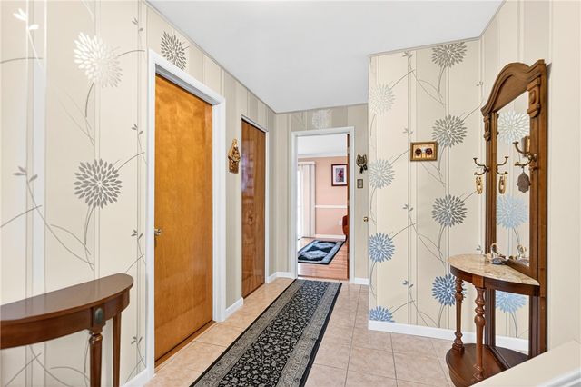 8576 W Barkhurst Dr, Mccandless, PA 15237