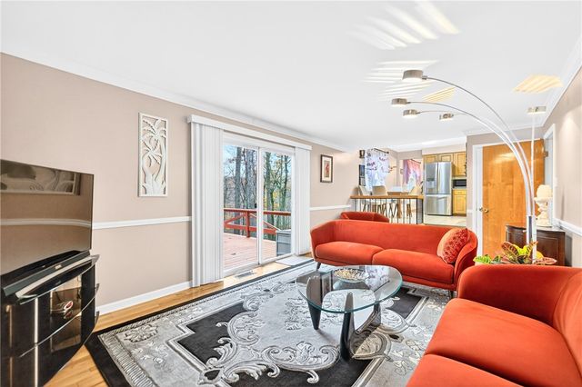 8576 W Barkhurst Dr, Mccandless, PA 15237