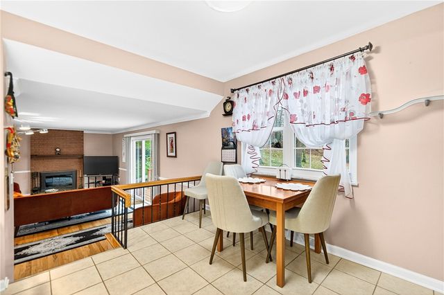 8576 W Barkhurst Dr, Mccandless, PA 15237