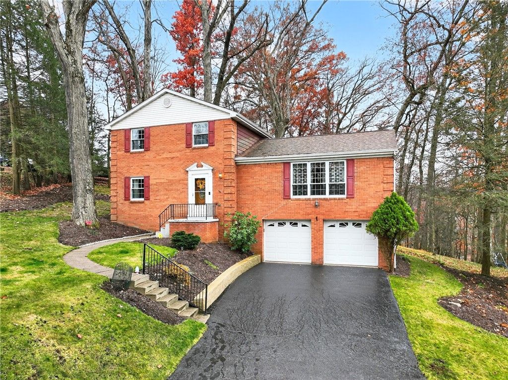 8576 W Barkhurst Dr, Mccandless, PA 15237