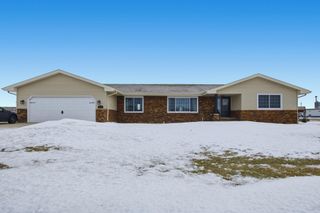 213 5th Street NW, Gwinner, ND 58040