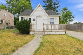 22165 Hayes Avenue, Eastpointe, MI 48021