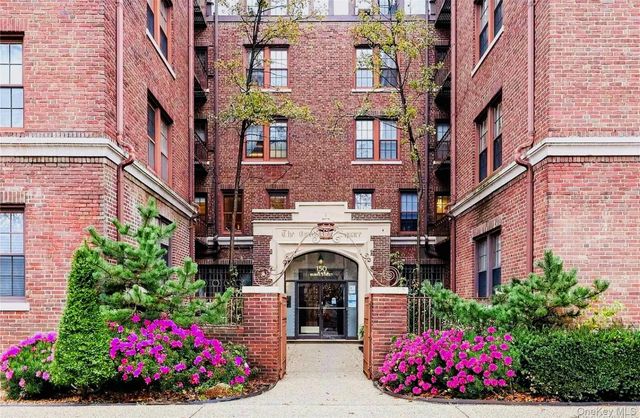 150 Burns Street 1D, Forest Hills, NY 11375