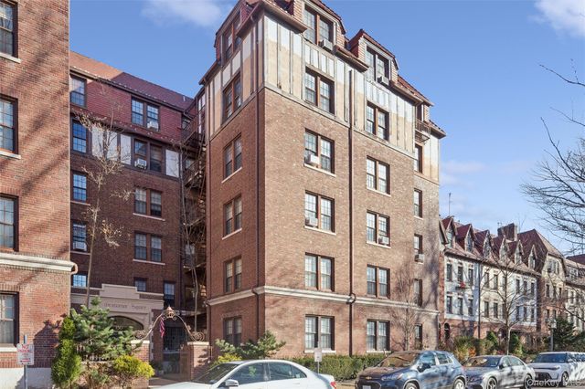 150 Burns Street 1D, Forest Hills, NY 11375