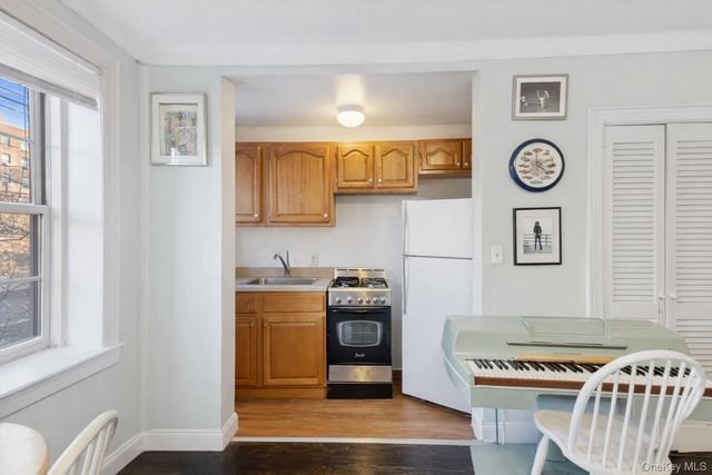 150 Burns Street 1D, Forest Hills, NY 11375