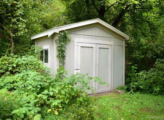 3179 Gehring Drive, Flint, MI 48506