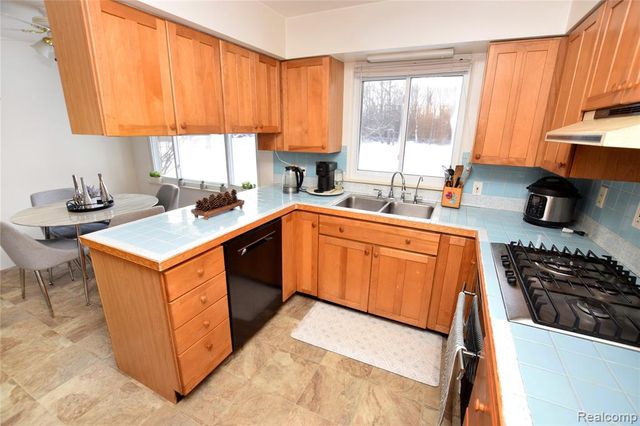 3179 Gehring Drive, Flint, MI 48506