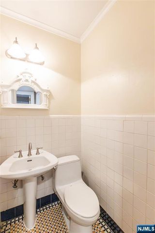 22 Serafin Place, Glen Rock, NJ 07452