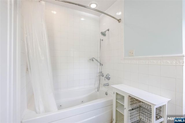 22 Serafin Place, Glen Rock, NJ 07452