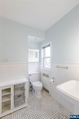 22 Serafin Place, Glen Rock, NJ 07452