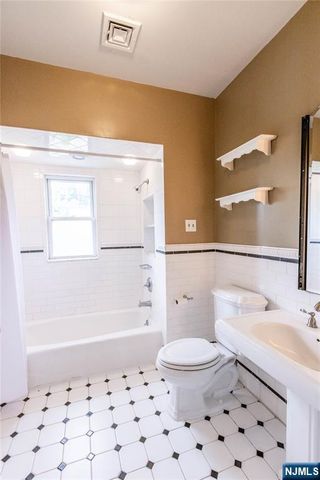 22 Serafin Place, Glen Rock, NJ 07452