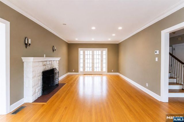 22 Serafin Place, Glen Rock, NJ 07452