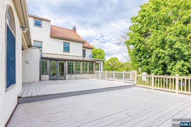 22 Serafin Place, Glen Rock, NJ 07452