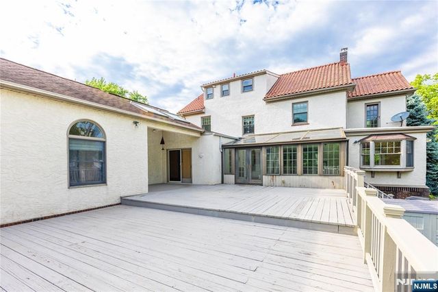 22 Serafin Place, Glen Rock, NJ 07452