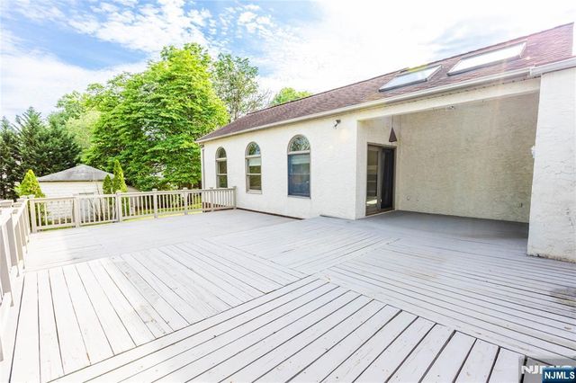 22 Serafin Place, Glen Rock, NJ 07452