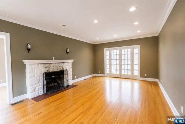 22 Serafin Place, Glen Rock, NJ 07452