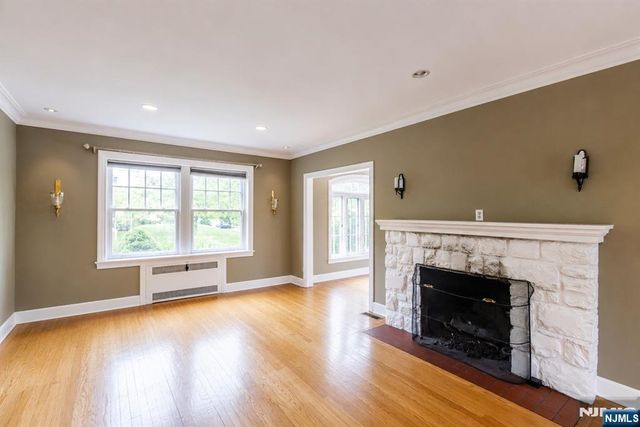 22 Serafin Place, Glen Rock, NJ 07452