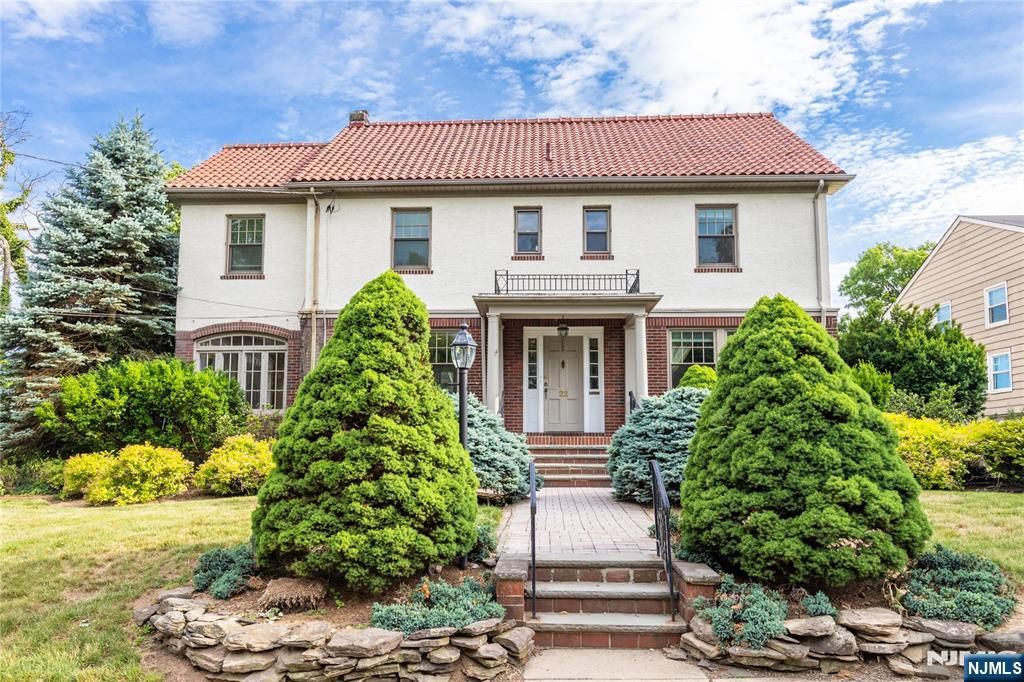 22 Serafin Place, Glen Rock, NJ 07452