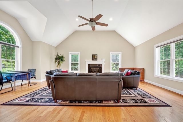 245 High St, Acton, MA 01720
