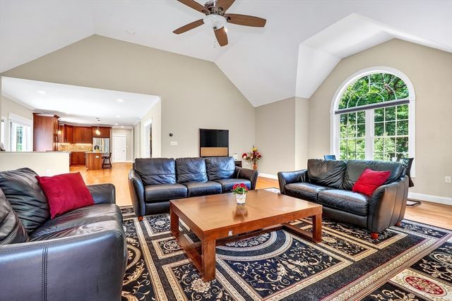 245 High St, Acton, MA 01720