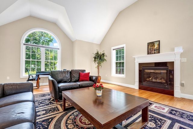 245 High St, Acton, MA 01720