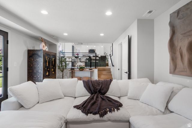 10932 S SEGOVIA CIR, Sandy, UT 84094