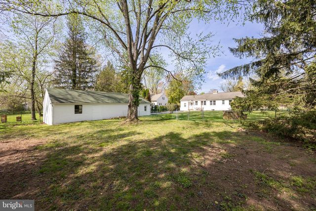 12 WILLOW AVE, Audubon, PA 19403