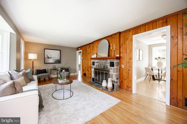 12 WILLOW AVE, Audubon, PA 19403