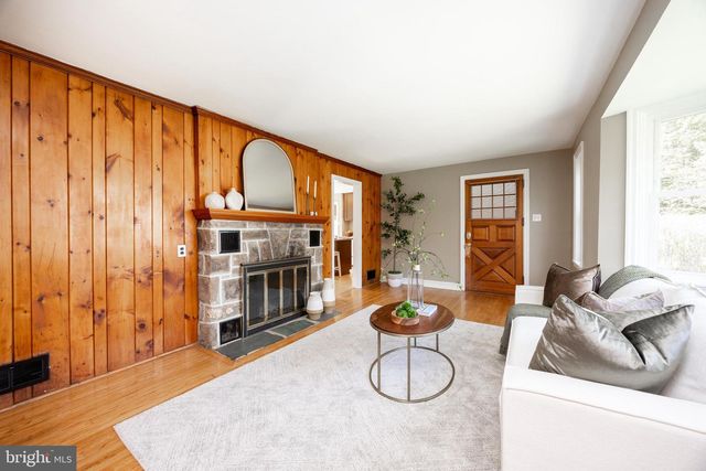 12 WILLOW AVE, Audubon, PA 19403