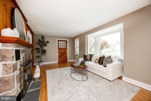 12 WILLOW AVE, Audubon, PA 19403