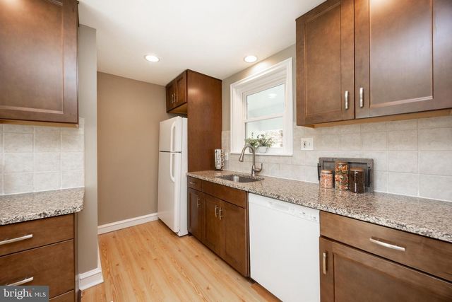 12 WILLOW AVE, Audubon, PA 19403